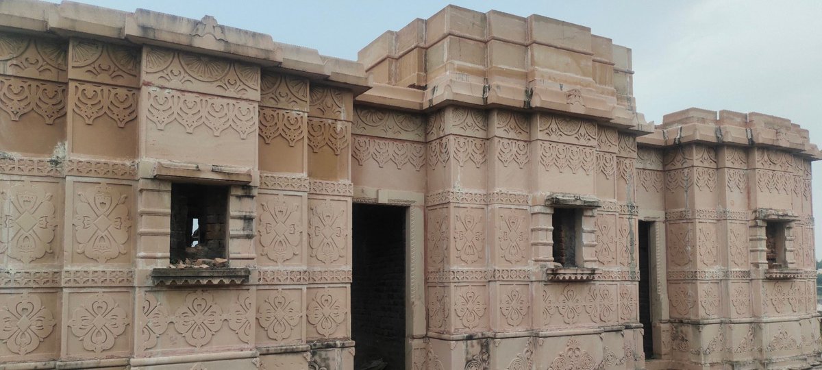 HarkshiMukesh's tweet photo. निर्माणधीन राधे कृष्णा मंदिर https://t.co/vJI4MMKBYZ