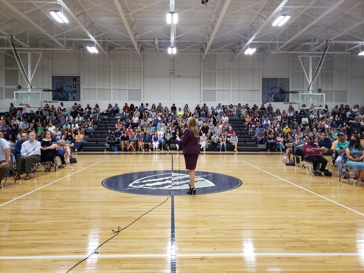 jessicherryATX's tweet photo. Full house at @lasahighschool New Parent Orientation! Thank you to all the parents/guardians who came out to get some important info for your kiddo's school year. #AISDproud https://t.co/y3xkaKLokJ