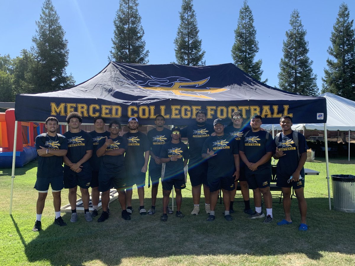 These guys did a great job helping out Convocation Carnival. Thank you fellas! <a href="/mercedcollege/">Merced College</a> <a href="/TheBlueDevilsfb/">Blue Devil Football</a> #MCBlueDevilFootball