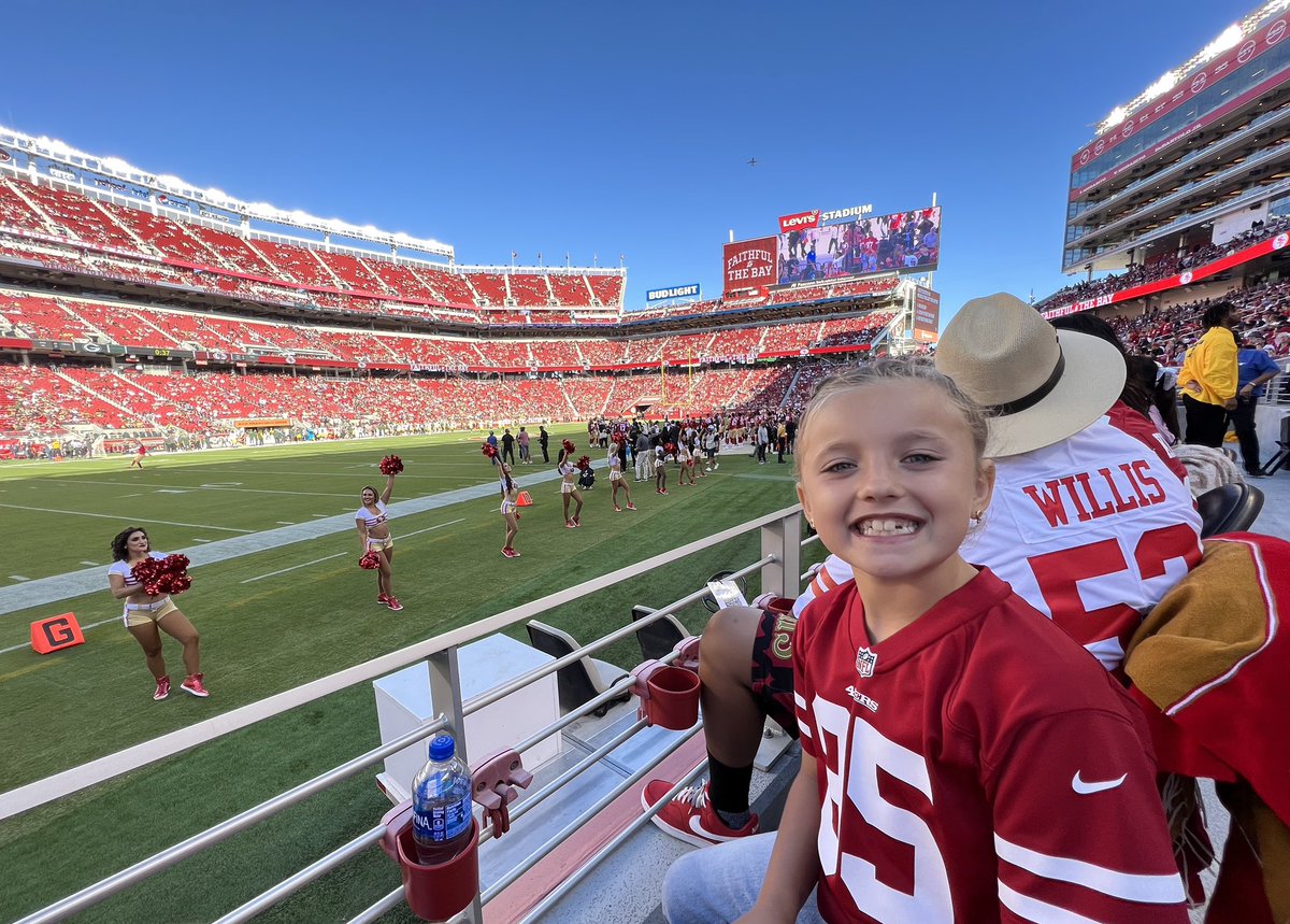 kelsi_thomas12's tweet photo. First @49ers game for Haze..            Sat front row ✅
Danced with the cheerleaders ✅
Got on the Jumbotron ✅
Got on TV ✅
Only thing she didn’t get was a @gkittle46 signature on her jersey… https://t.co/mgGgC964OC