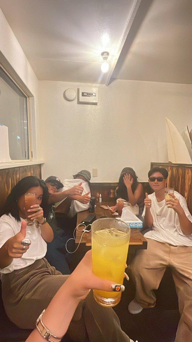 ami_m85's tweet photo. 湘南ボーイたちと過ごしたサマバケさいこーのオモイデっ💙 https://t.co/bD7DLPqvLX