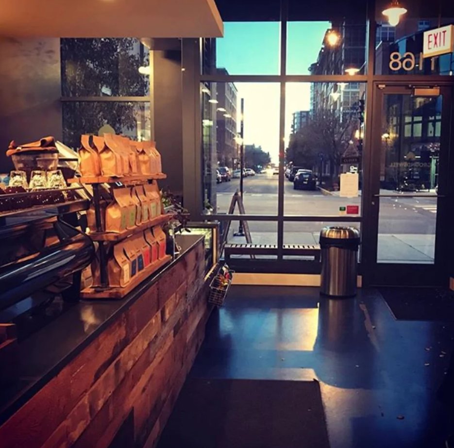 Cafe bar counter.
For inquiries, DM us or email info@chicagofabrications.com

Visit our website chicagofabrications.com
.
.
.
.
.
#kitchen #reclaimed #countertop #interior #interiorinspo #interiordecor #reclaimedwood #wood #natural #cafe #restaurant