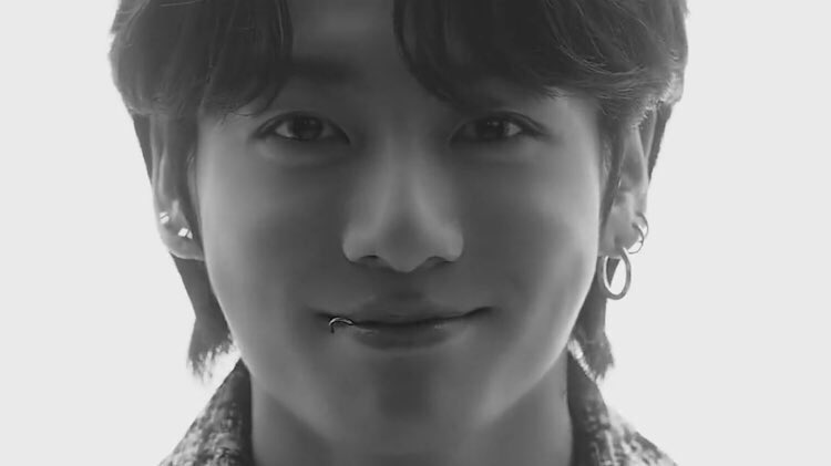 kookieejeoon's tweet photo. jungkook and his :] smile https://t.co/qcffKVSwYv