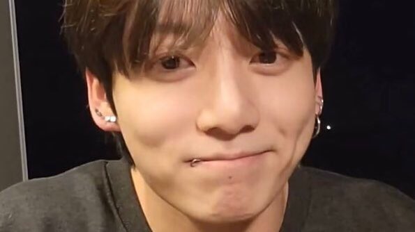 kookieejeoon's tweet photo. jungkook and his :] smile https://t.co/qcffKVSwYv