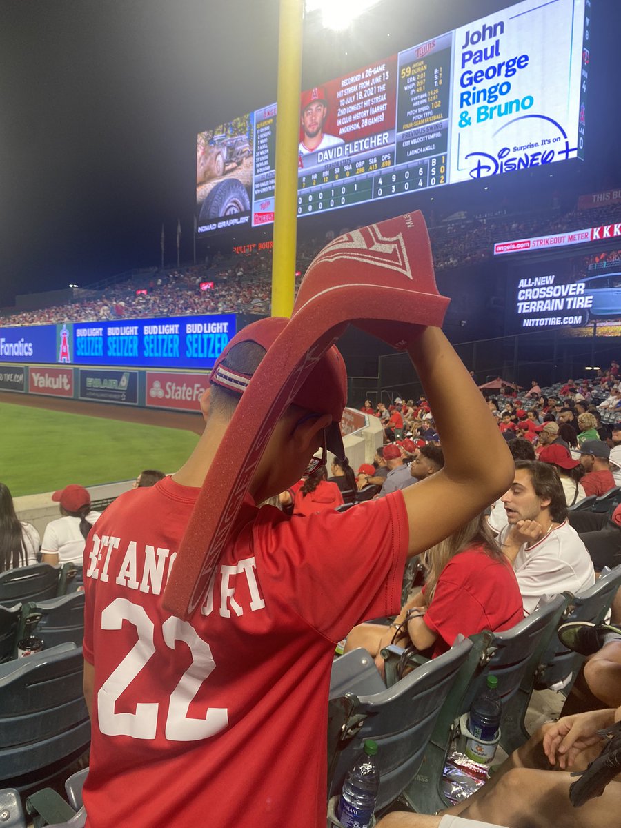 Jenn_Beta's tweet photo. @d22fletcher #gohalos @Angels https://t.co/Kxf8yGhWHR