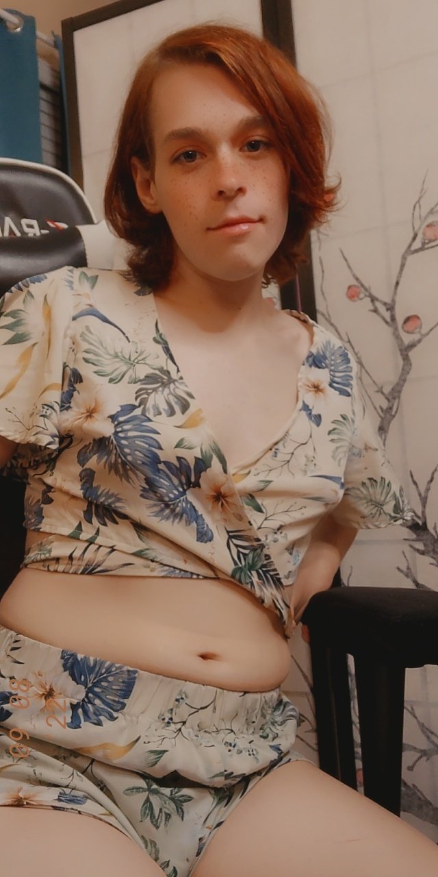 2 pic. Happy #femboyfriday https://t.co/LXSBKSeLCB