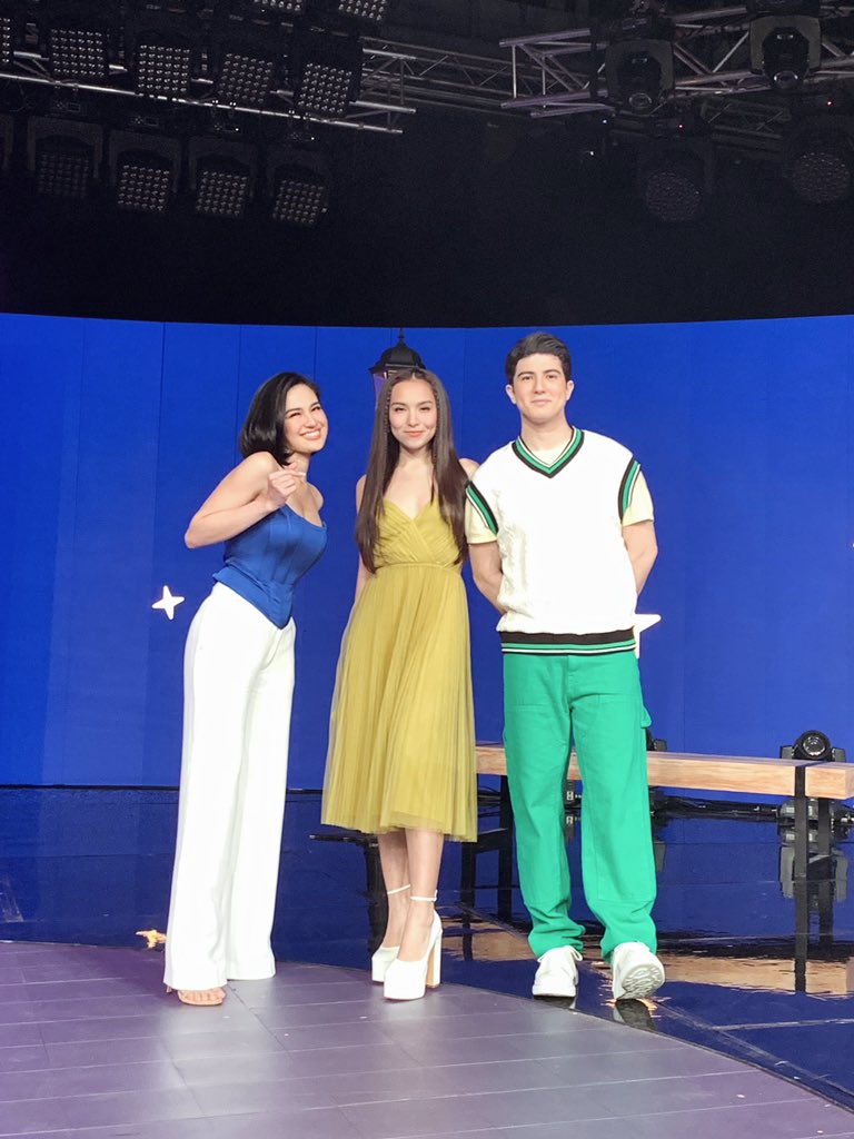 MyJaps's tweet photo. Kitang-kita ko sa mata nila na love nila ang.. music! 💚 Abangan ang kilig moments with MavLine and @Spotify_PH bukas! Aug 14, 1PM sa All Out Sundays!
 
Kilig moments hit different with the perfect playlist, so get the free Spotify app! #SpotifyMoments #WorkingwithSpotify https://t.co/Thv3sPIUEj