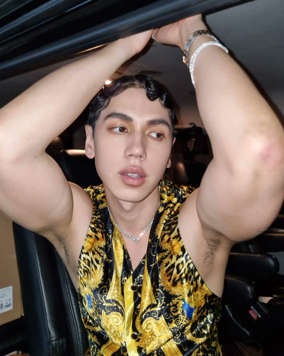 bjpascual's tweet photo. Less butch more queen ✨️ @dragraceph premieres Wednesdays starting 8/17 with TWO new episodes on @wowpresentsplus worldwide (except Canada), @cravecanada (Canada) @discoveryplusPH @hbogo ☀️🏁 Untucked premieres Fridays starting 8/19! https://t.co/ZKUKWfyxsT