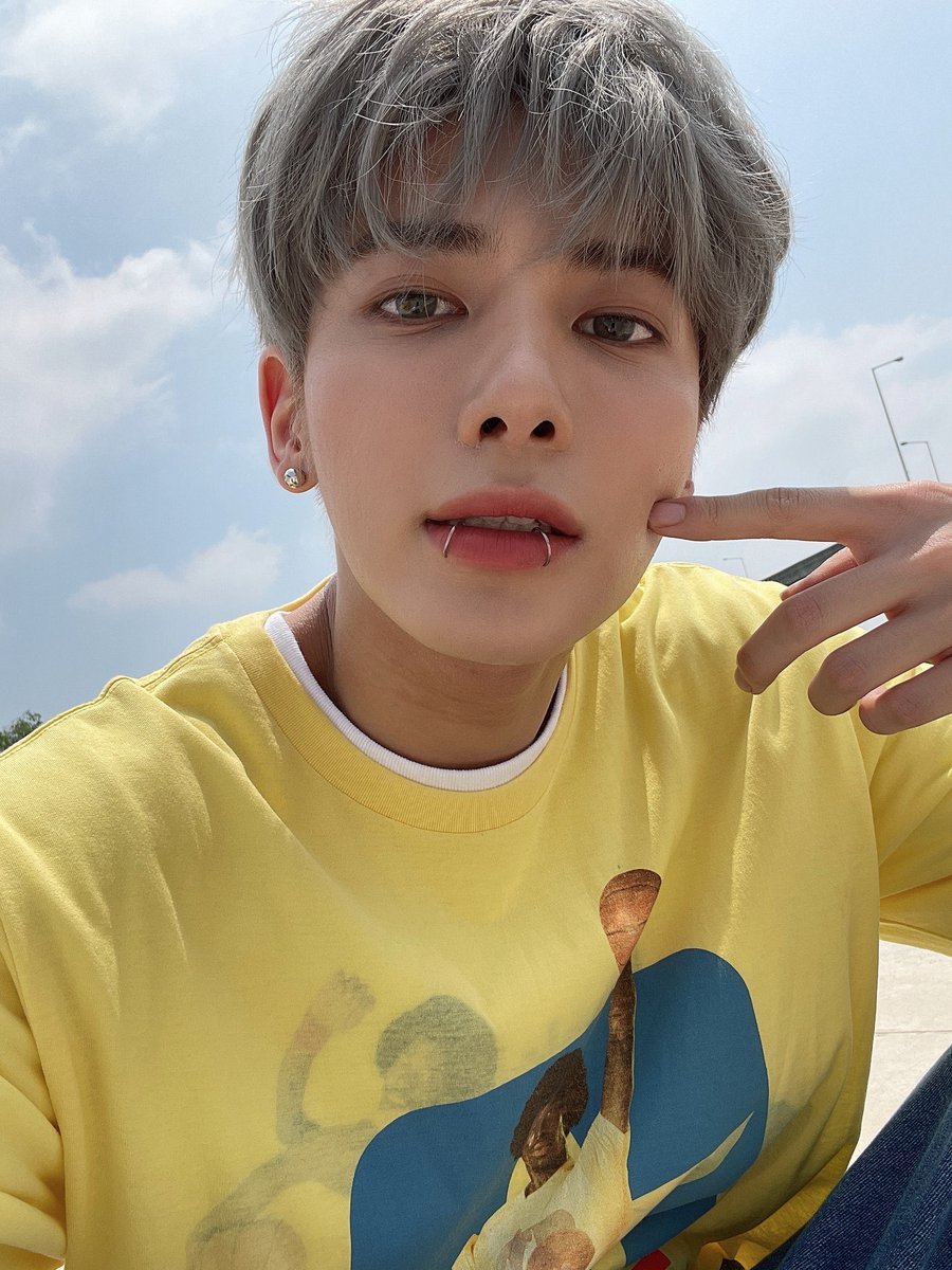 taehyun files tweet media