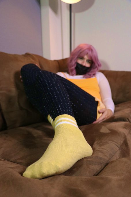 I want to rub my feet down your…. ?

#femboy #nstwtw #onlyfans #onlyfanspromo #sissybois #*sissy #femboi