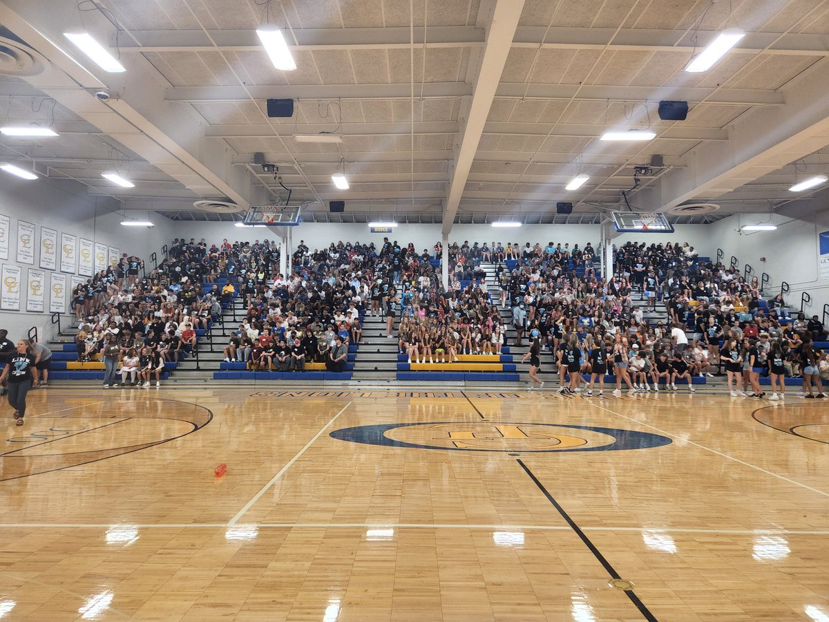 jessicaslocum3's tweet photo. Our Link Leaders welcomed our freshman to the pride this week! #OnePRIDEOneFAMILY 🦁 https://t.co/SDa3jYJP17