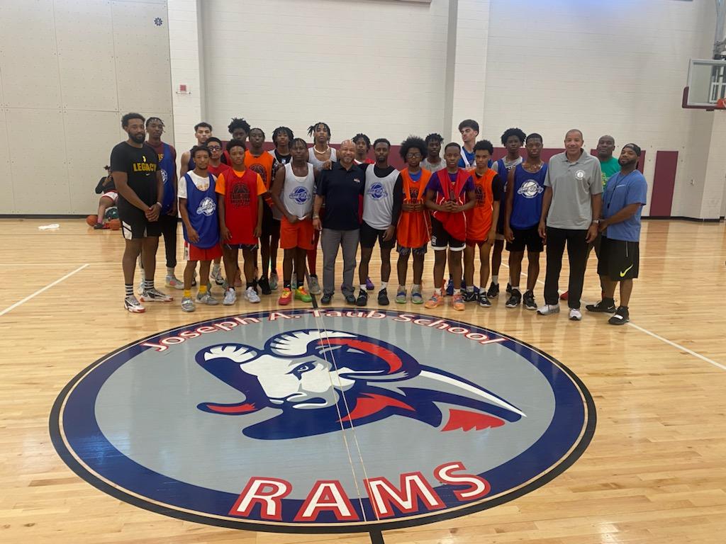 BenjieWimberly's tweet photo. The last week of Michael Ray Richardson and Otis Birdsong High School Basketball Camp at the Joseph A. Taub School! #PatRec #TaubDoby https://t.co/Q6XjbC46nn