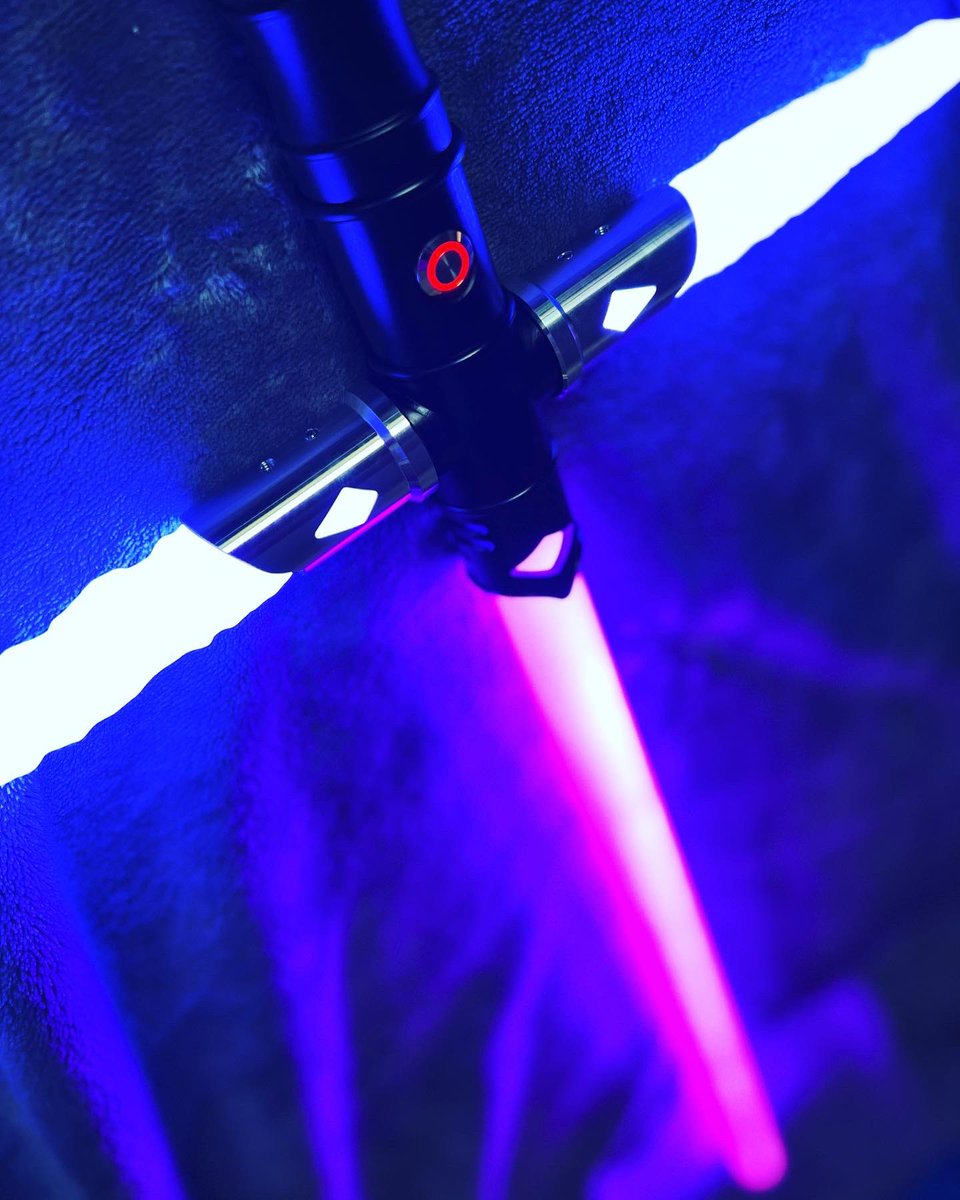 dxsaberz's tweet photo. ⚔️🔥THE NIGHTMARE KNIGHT🔥⚔️

BEHOLD THE NEWEST CROSSBLADE SIMILAR TO KYLO REN AND WAY MORE BADASS 

COURTESY OF @saber_hutt AND AVAILABLE TO SHIP IN 24 HRS!! 

ONLY AT https://t.co/lVM66HTIDF!! 

#dxsabers #saberhutt #neopixel #crossblade #crossguard #crossguard https://t.co/TveReMxOgi