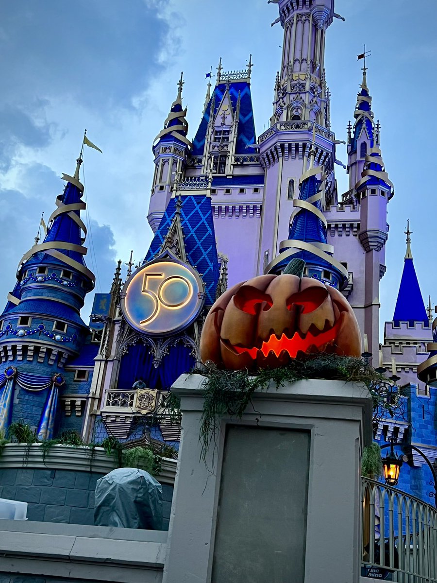 WDWNT's tweet photo. 🎃 https://t.co/NVWIfzQXmU