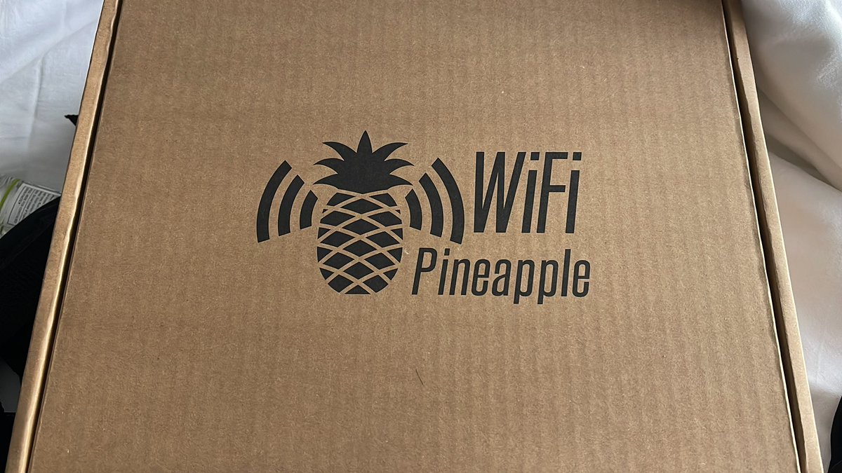 YoYo_Bond's tweet photo. Hackers de Puerto Rico!! mira lo que llevo como premio para el #HackerLab @obsidis_org Separa la fecha Octubre 22 la versión Enterprise de la Piña de Hack5. vamos a ya!! #DEFCON30 https://t.co/9Bhqrm1YxA