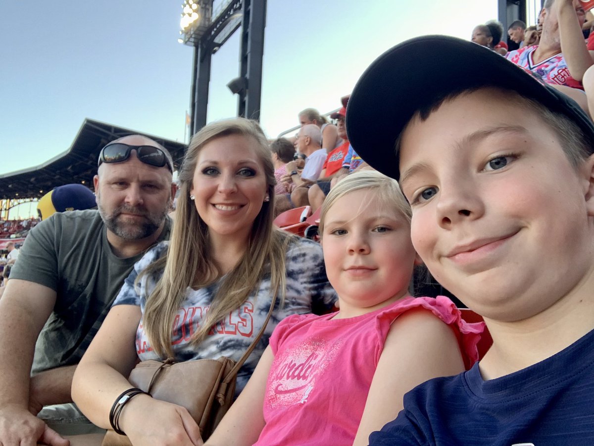 diana1987's tweet photo. With my favorite people at my favorite place. #STLCards https://t.co/3aSgVG77gJ