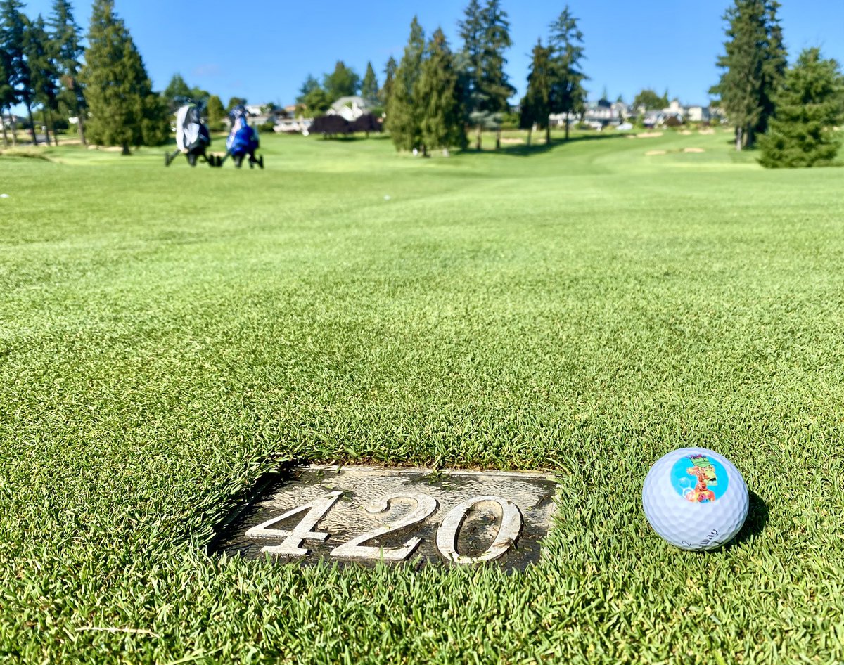 mattwilburn8's tweet photo. Golf in Seattle 😂 @BoredApeYC https://t.co/Eue8jFJlnK
