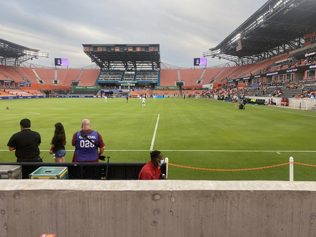 msshannonreads's tweet photo. Claire &amp; I are DASHing into the weekend with the @HoustonDash! Can’t wait to see some great soccer https://t.co/Yl0dB6bXnr