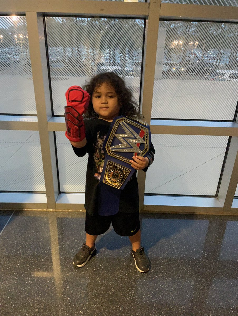 thunt919's tweet photo. Trey said #AcknowledgeHim @WWE #SmackDown #RaleighNC https://t.co/byrkOV61gZ