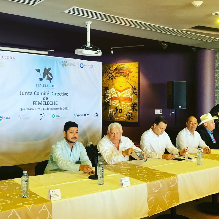 ANFACA_SC's tweet photo. #ANFACA representada por nuestro Director General el Ing. Rodolfo López, la Lic. Lorena Delgado expresidenta de nuestra Asociación y el Titular del comité de Vigilancia Anfaca Javier Méndez en la Junta Comité Directivo de #FEMELECHE. https://t.co/PFtydDkKdq