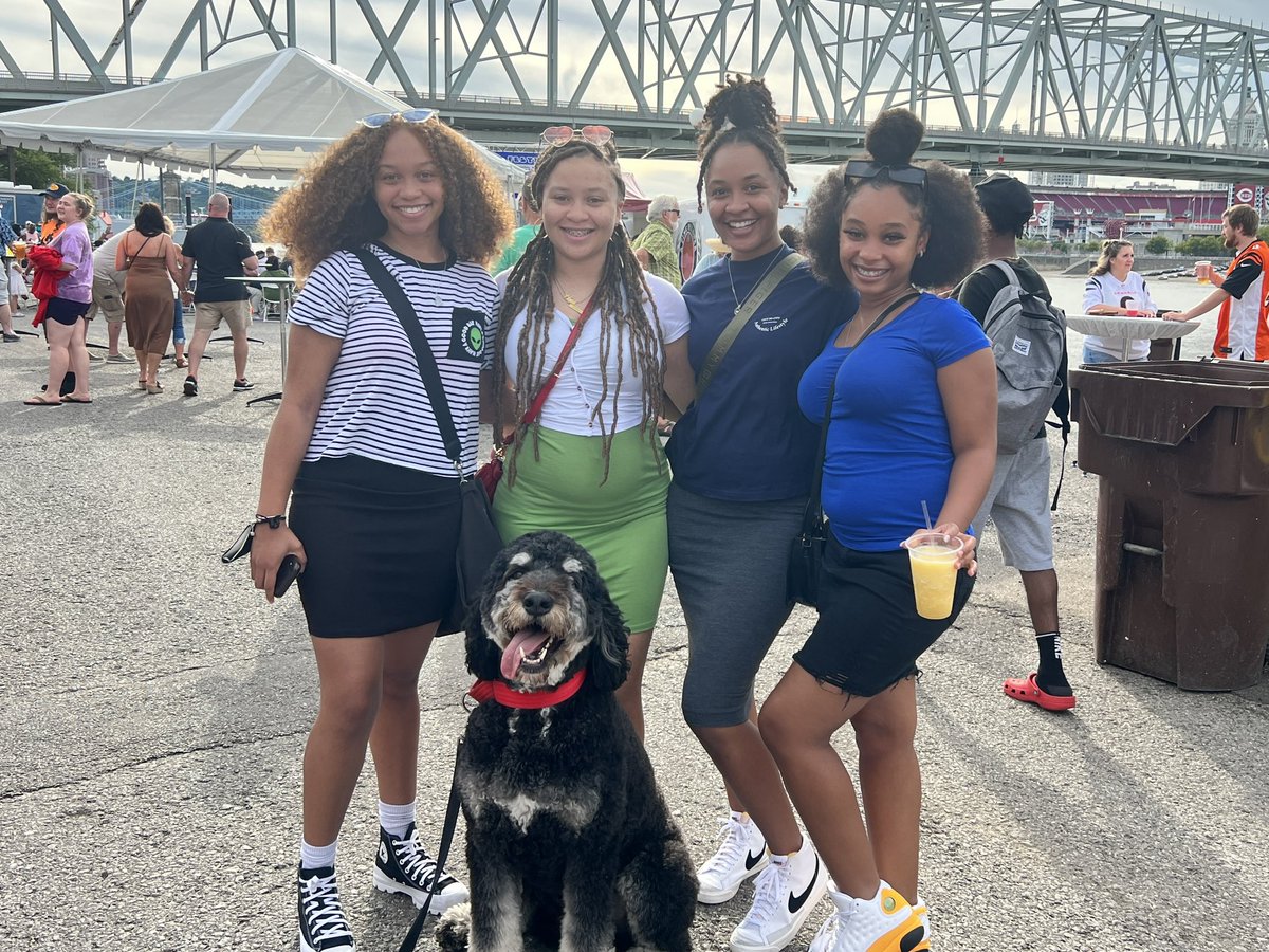 GreatInland's tweet photo. It’s a beautiful night to eat seafood by the Ohio River! We’ll be at Newport’s Festival Park on the levee until 11pm. ☀️🦞🦪🦀🐟 https://t.co/K8H5jGJCfi https://t.co/Wa155SF2zJ