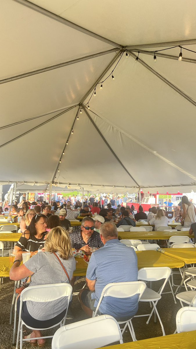 GreatInland's tweet photo. It’s a beautiful night to eat seafood by the Ohio River! We’ll be at Newport’s Festival Park on the levee until 11pm. ☀️🦞🦪🦀🐟 https://t.co/K8H5jGJCfi https://t.co/Wa155SF2zJ