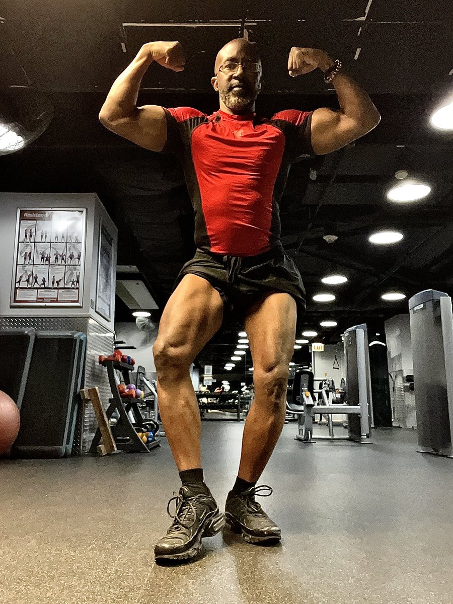 AlfredEdmondJr's tweet photo. #thisishowIdoit #trainingfor63 

This #flexfriday post is for all of my new followers. Just in case you’re still falling for the suit-and-tie, glasses, mild-mannered-reporter disguise.

#TheSuccesspert #itsgoodtobeme #Godisgood #naturalbodybuilder #60plusandfit  #OCB #DFAC #USBF https://t.co/fKWgAE1ppC
