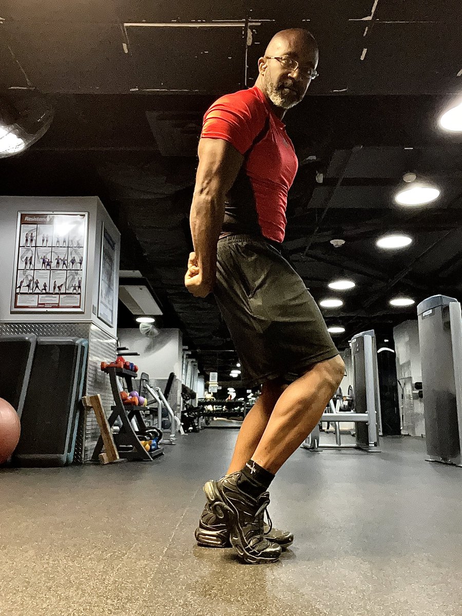AlfredEdmondJr's tweet photo. #thisishowIdoit #trainingfor63 

This #flexfriday post is for all of my new followers. Just in case you’re still falling for the suit-and-tie, glasses, mild-mannered-reporter disguise.

#TheSuccesspert #itsgoodtobeme #Godisgood #naturalbodybuilder #60plusandfit  #OCB #DFAC #USBF https://t.co/fKWgAE1ppC