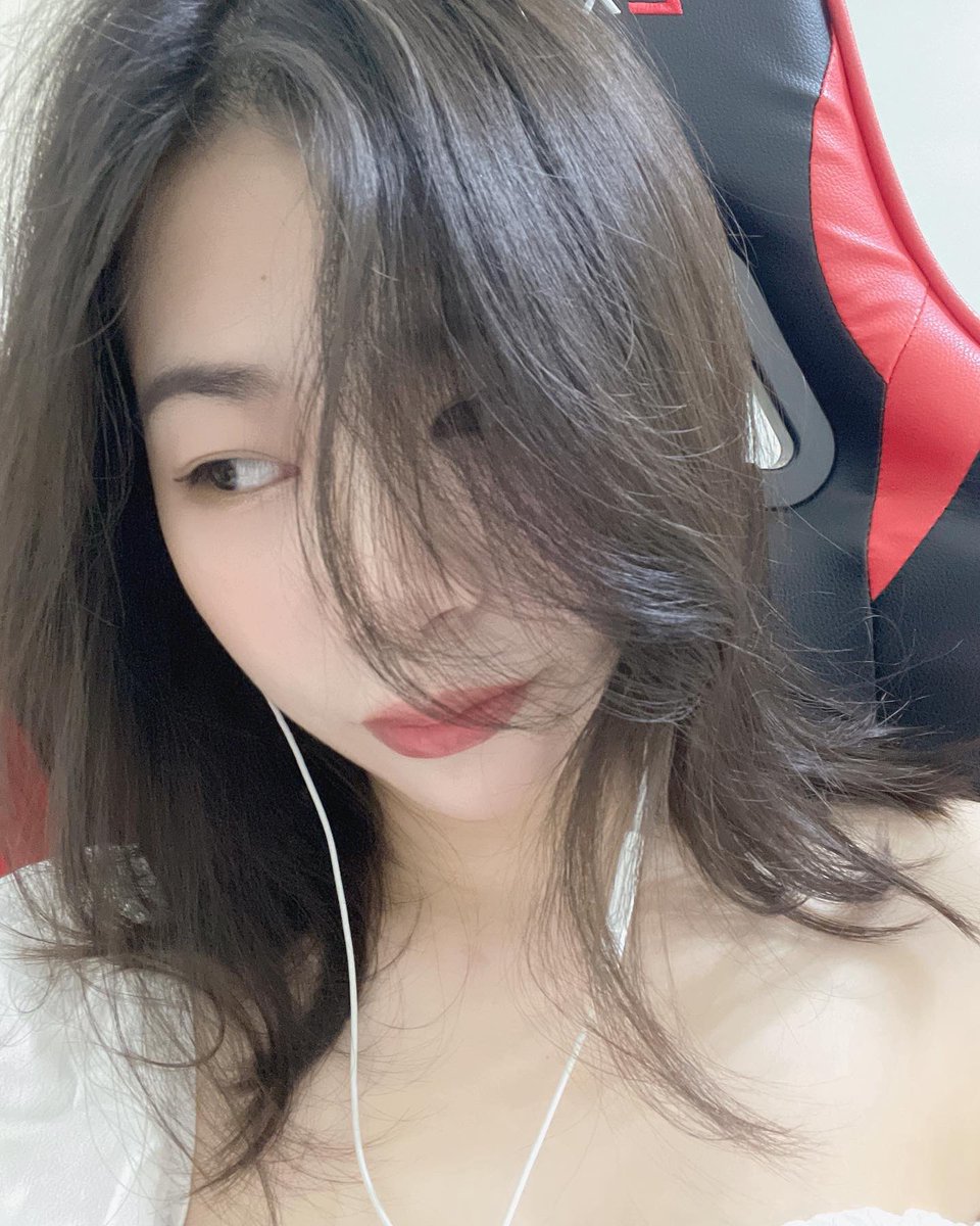 QingQingEmily's tweet photo. 生日願望
希望大家都平安
希望大家都能善待身邊的人及幫助周圍的人
不管是認識或只是個路人
一個微笑一個舉手之勞能讓人快樂也能救人
但一句酸話就會讓人落入深淵甚至毀掉一個人

願大家都能善良有愛🧡

#Love
#Peace 

#befriendly  #Taiwan  #smile #happiness #life #streamer #twitch #仙女棒 https://t.co/IPjigPhYRY