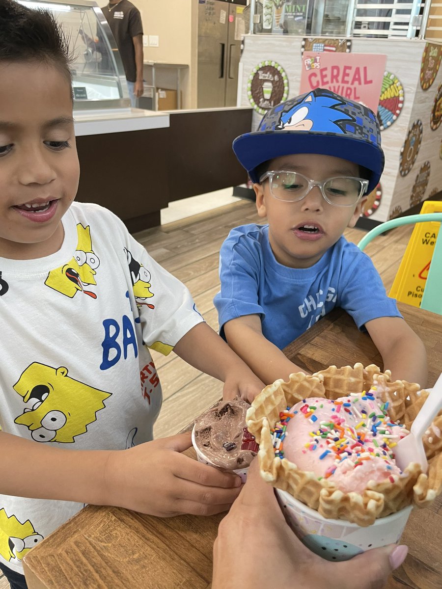 pecina_cindy's tweet photo. A sweet treat to end the 1st week of school 😋🍦 https://t.co/fCbtdfDc0a
