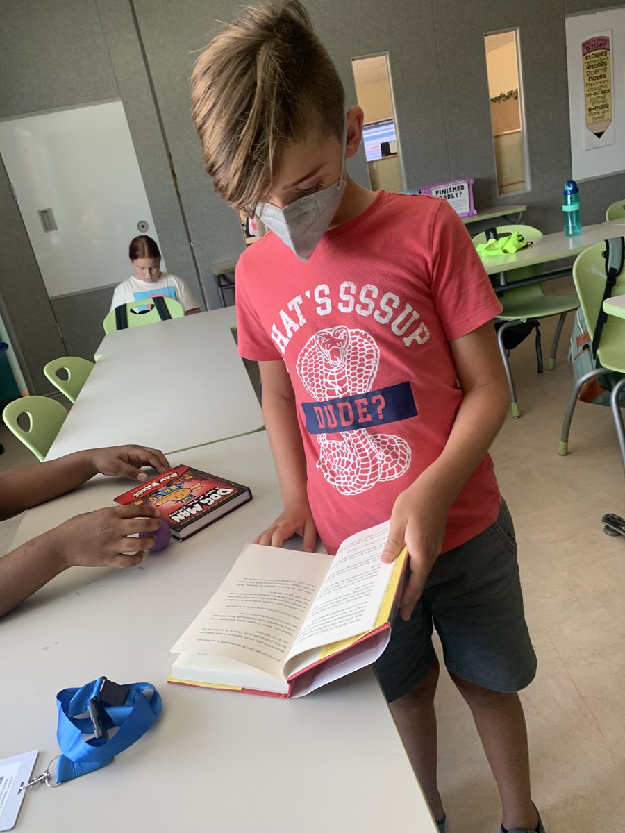 TSmith_edleader's tweet photo. My Ss already ❤️ our class read book 📚 https://t.co/0pQKkrc6Xr