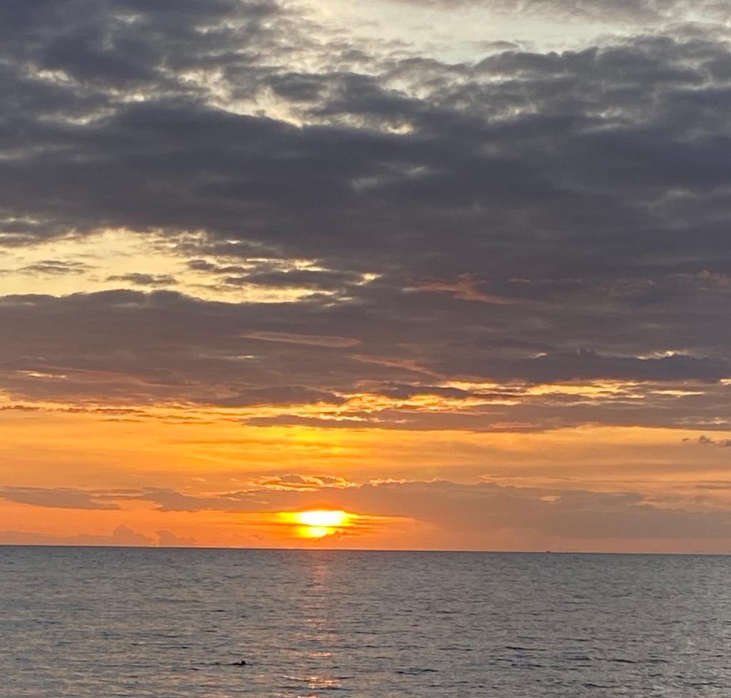 Tamshemsley's tweet photo. Goodbye Thailand. You have been amazing. Now for the long journey home back to Heathrow via Bangkok 🍹🏖❤ https://t.co/7oSdBO6XWZ