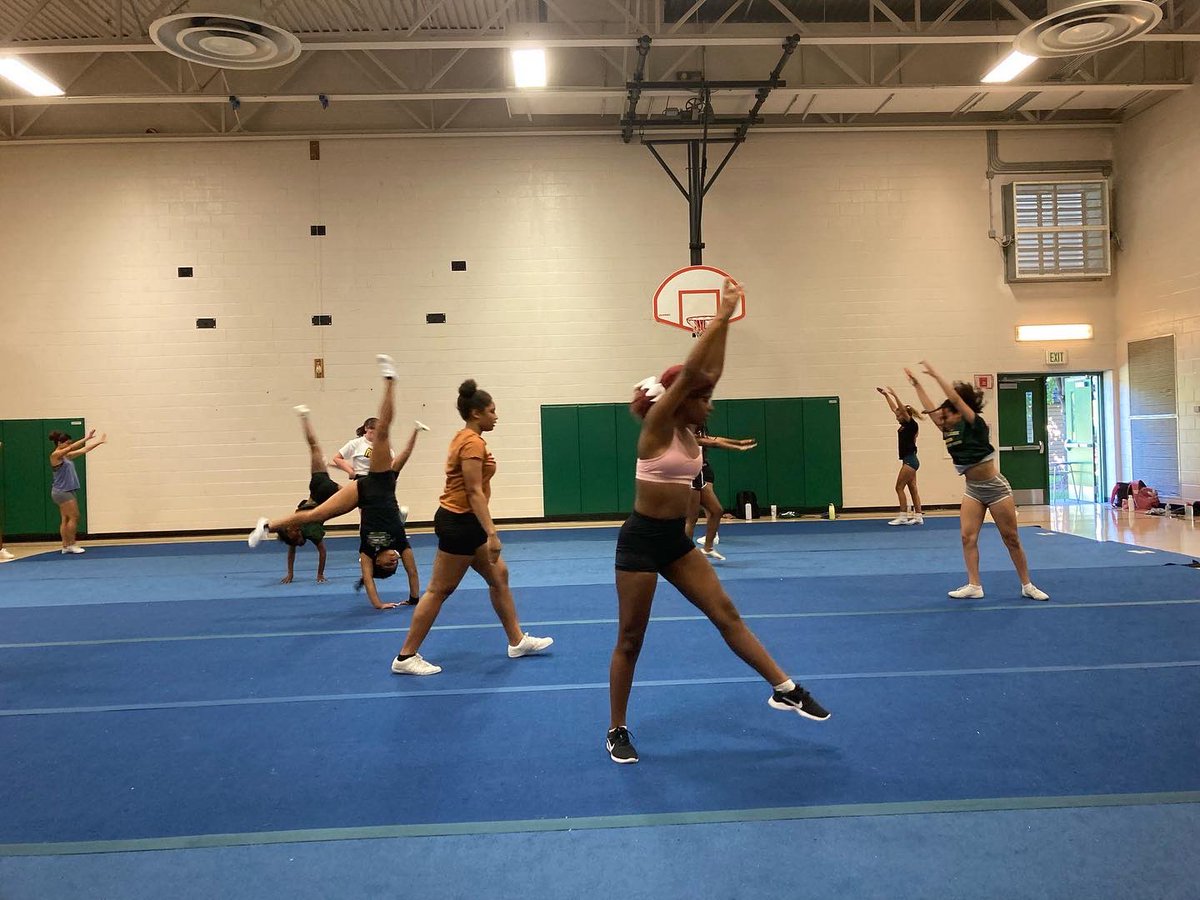 hcpss_wlhs's tweet photo. The best cheer coaches in the county prepping the COUNTY CHAMPS for tomorrow’s assessment! 💚💛📣 #OneTeamOneFamily @wildelakecheer https://t.co/uxIsb0upp4