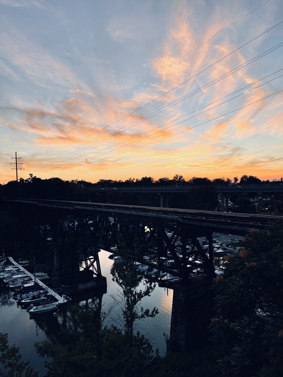 JenniferKWarden's tweet photo. Reflections over @cycohio.
What a gorgeous evening!
#thiscle
#theland
#lakeerie https://t.co/5ndvRKcWUB