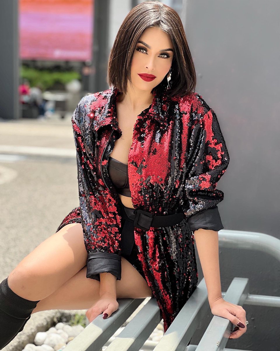 💋🖤Disfruto mucho arriesgarme con cosas diferentes y que me hacen sentir bonita… 😅🙈🥰
