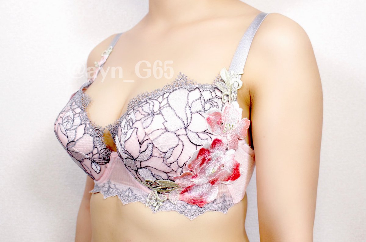 ayn_G65's tweet photo. おはようございます☀

今日は「アールヌーボー」をセレクトしました💕
2色目の登場です😉✨

台風で天気が悪いみたいですから、みなさん気をつけてくださいね💦

#サルート女子 #サルート #salute #56G https://t.co/YiouMazOgK