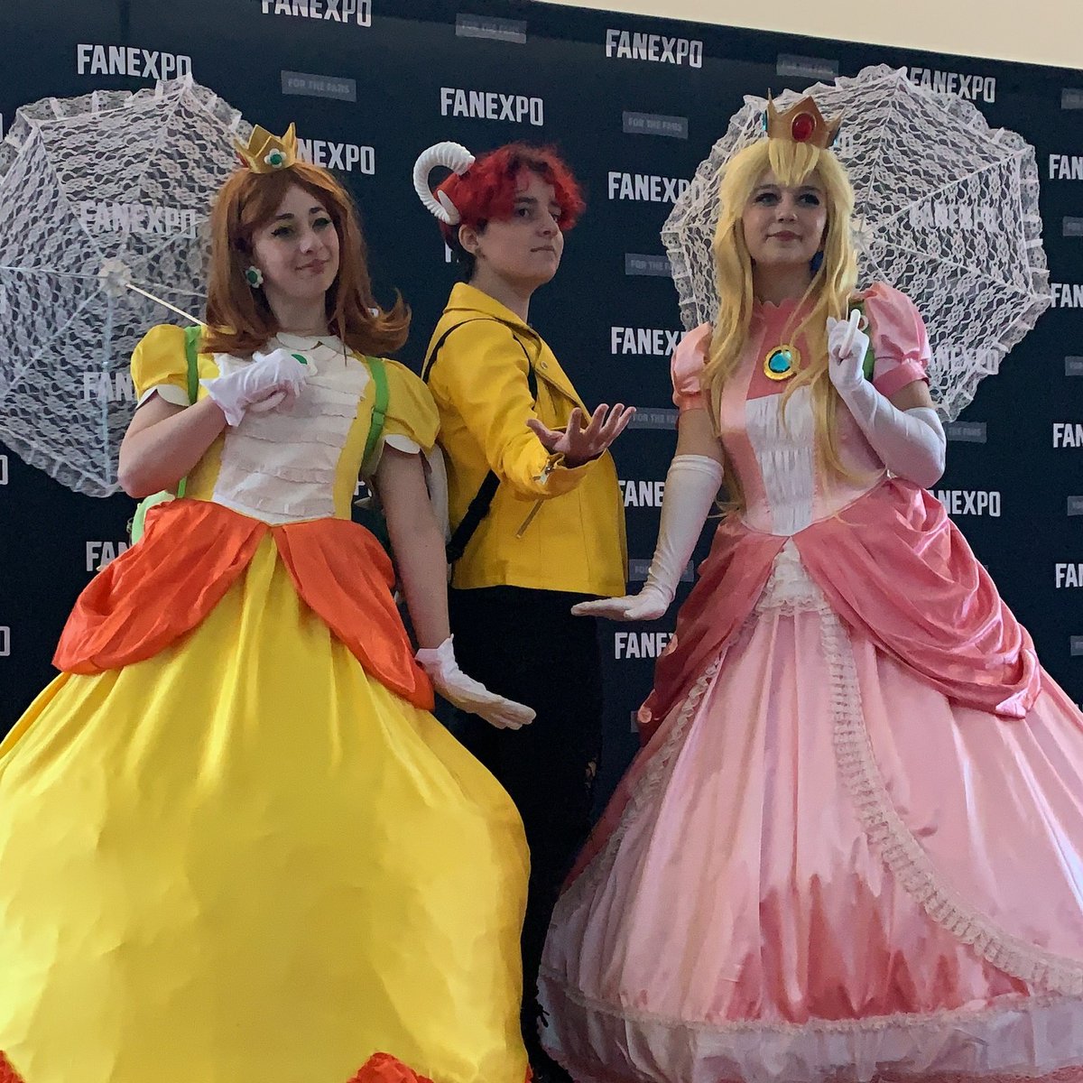 That's the sound of the Cosplay Red Carpet! Here are the amazing looks served on the red carpet.
Who had the best cosplay?

#cosplay #fanexpoboston #fanexpoboston2022 #bostoncosplay