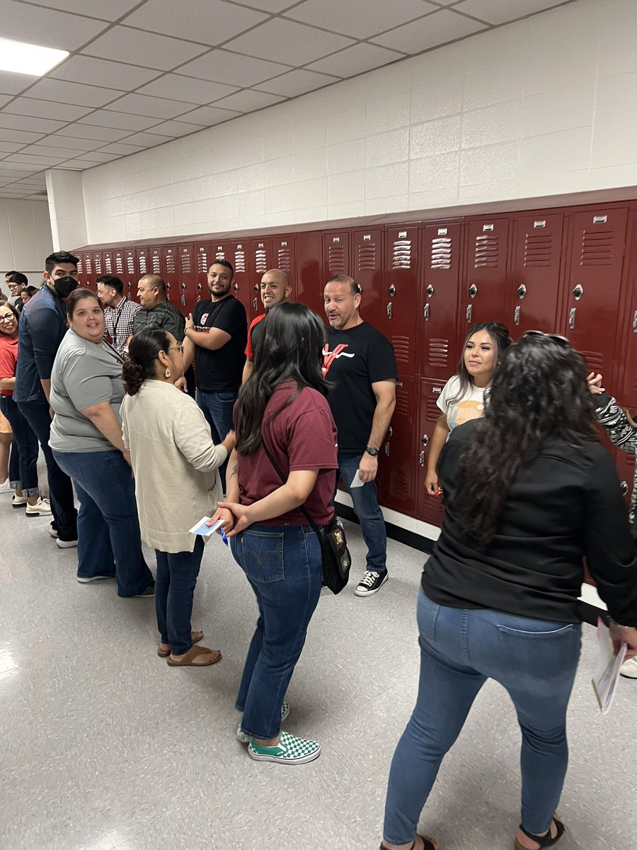 Wonderful week! We are ready for our Mustangs!! ❤️🖤🌎🏆 #GreatThingsHappenAtVernonWLA <a href="/ArelyRTamez/">Arely R. Tamez</a> #BetterTogether