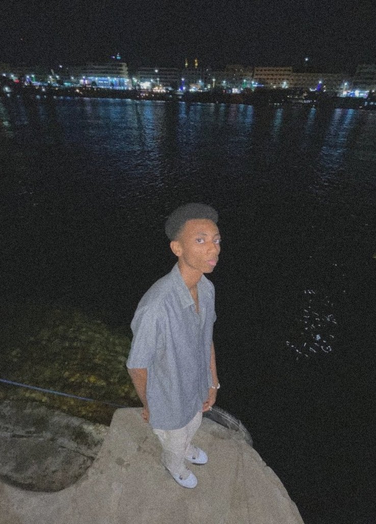igottchuhomie's tweet photo. I put the sauce on it https://t.co/ZfYQvwV950