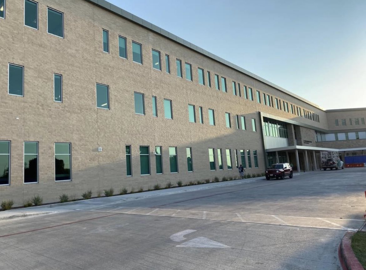 Team_Kamas's tweet photo. Welcome to a 3 story school! This is my workout! 😜 @CDFulkes_MS https://t.co/PGiXwV28vy