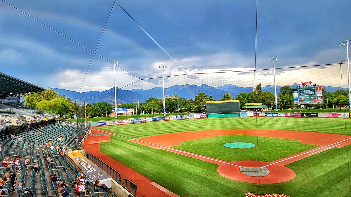 dannahyer's tweet photo. #rainbow rain delay @SaltLakeBees #bestviewinbaseball @UtahBamaFan @SLCScanner @ChaseThomason @ThomasGeboyWX @brianwusa @weathercaster @spunky_libra @brian_schnee @Brody_wx @NWSSaltLakeCity https://t.co/vDADyV4izy