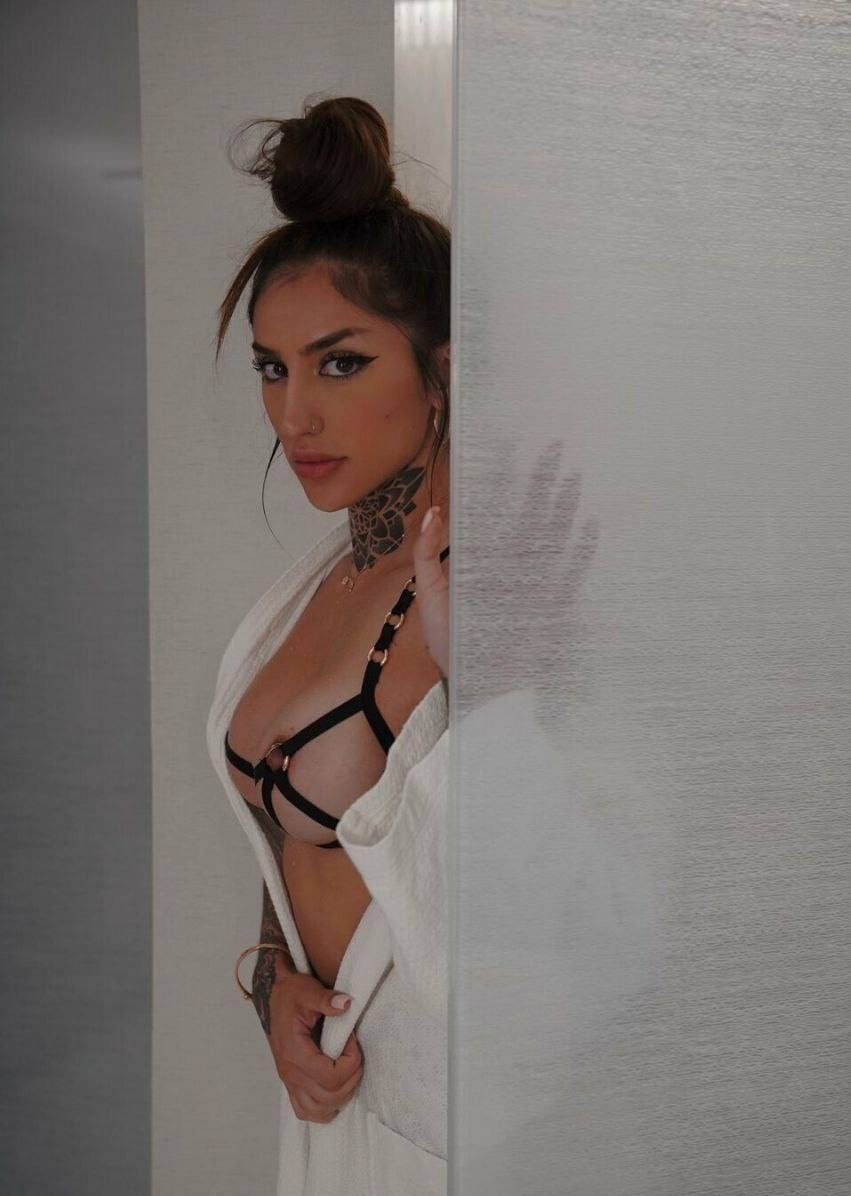 Bakharnabieva's tweet photo. Im waiting u @bakharnabieva https://t.co/JwqnPJT2nZ