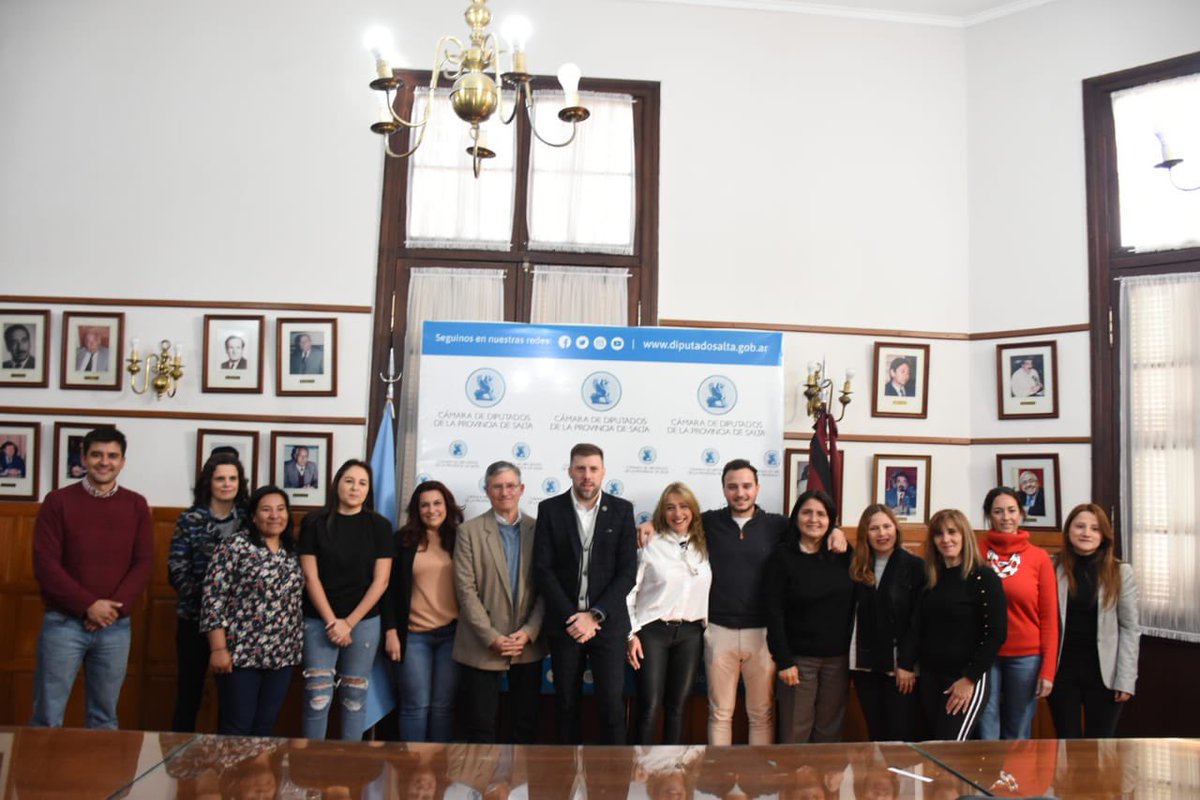 GroomingArg's tweet photo. 🇦🇷 #Salta | ✍️ Celebramos la firma de un convenio con la @camdipsalta, a través del Presidente @tutyamat y la Diputada @CarolinaCeaglio con el Dr. @HernanGNavarro, en el cual llevaremos a cabo acciones de concientización y sensibilización en relación al delito de #Grooming. https://t.co/UK67M9dE0N
