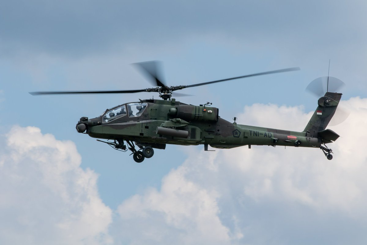 Jatosint's tweet photo. /34 🚁💥

🇮🇩🇺🇸 #TNIAD #USArmy AH-64E #Apache carry out joint attack and reconnaissance operations during
#SuperGarudaShield Combined Arms Live-Fire Exercise #CALFX in Baturaja

📸 @16thCAB https://t.co/E5t4QYdHaq