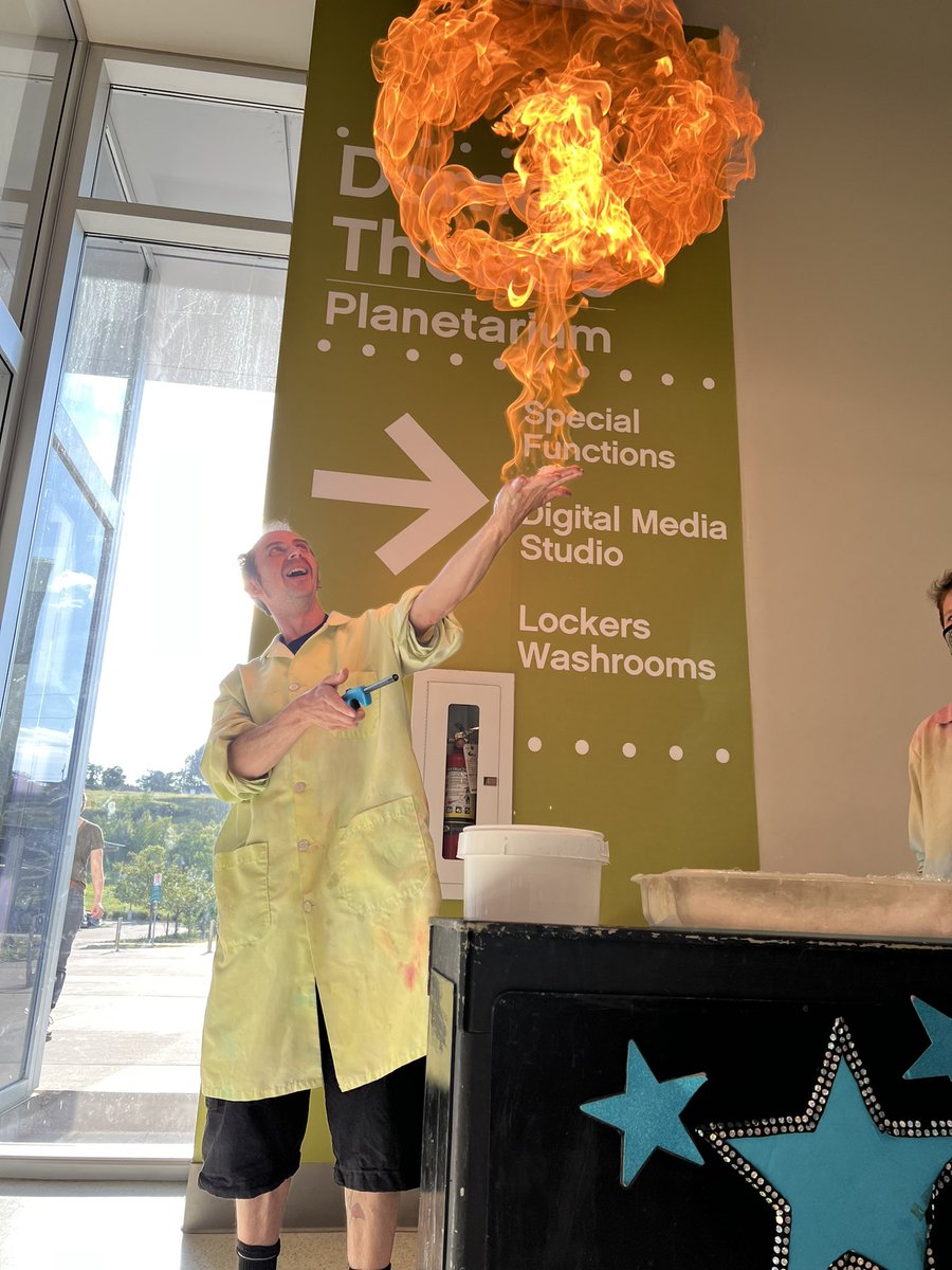 Firing off into the weekend!

Spark is ready for #thegamespeopleplay #adultonlynight

Happy Friday!!