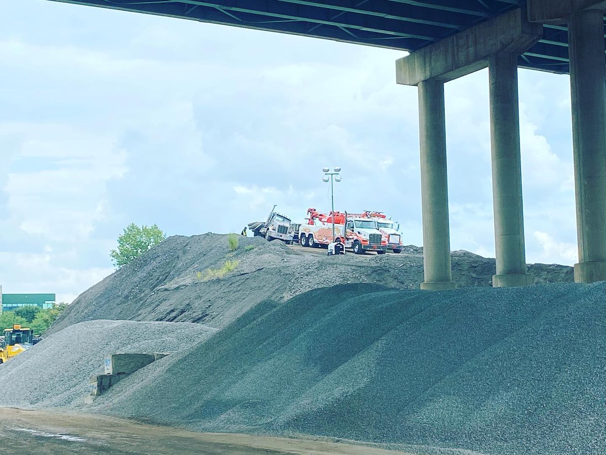 TowingHaulingPA's tweet photo. We always stay on top of our game!!! #towinghaulingpittsburgh #teamorange🍊 #gravel #situationhandled #pittsburghsfinest https://t.co/vFltixTN9H
