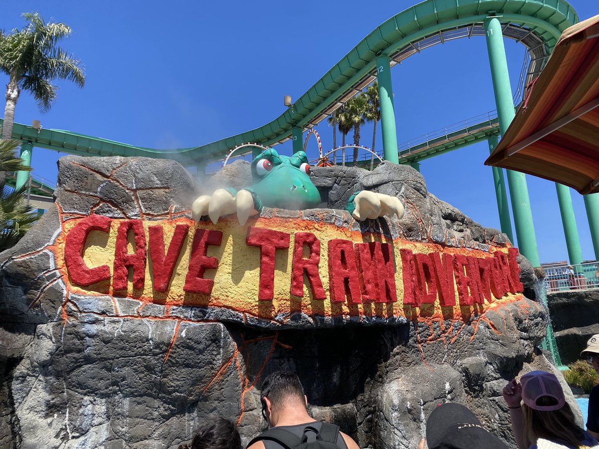 kenzycoane's tweet photo. One of them was definitely an adventure though! @traceyssimmons and I had no idea this was at the boardwalk! https://t.co/JGP7AfzqXn