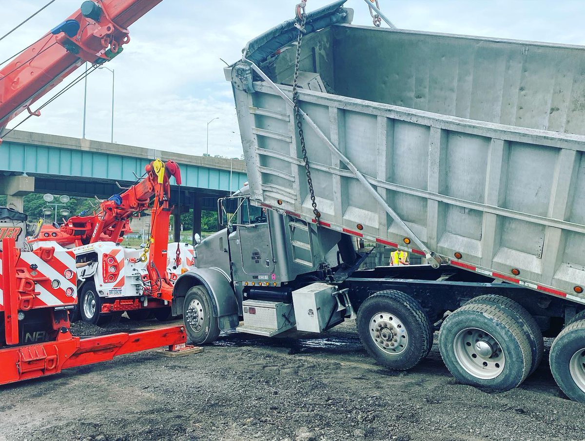 TowingHaulingPA's tweet photo. We always stay on top of our game!!! #towinghaulingpittsburgh #teamorange🍊 #gravel #situationhandled #pittsburghsfinest https://t.co/vFltixTN9H