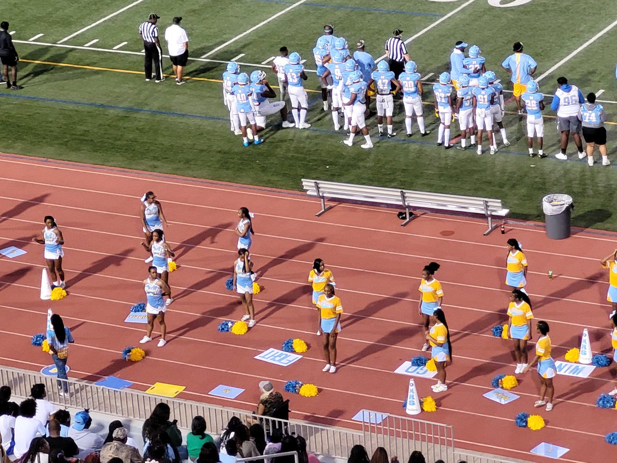 smithclass128's tweet photo. View from the Lakewood Stadium Skybox! Raider of the Week Announcements & Shout Outs Brought to you by #ThatSWLitSquad Mays Media Center! @drkalag @DrWilkinsBEMHS @APSMaysRaiders #readersarerecognizedleaders https://t.co/m2DJ2XURgw