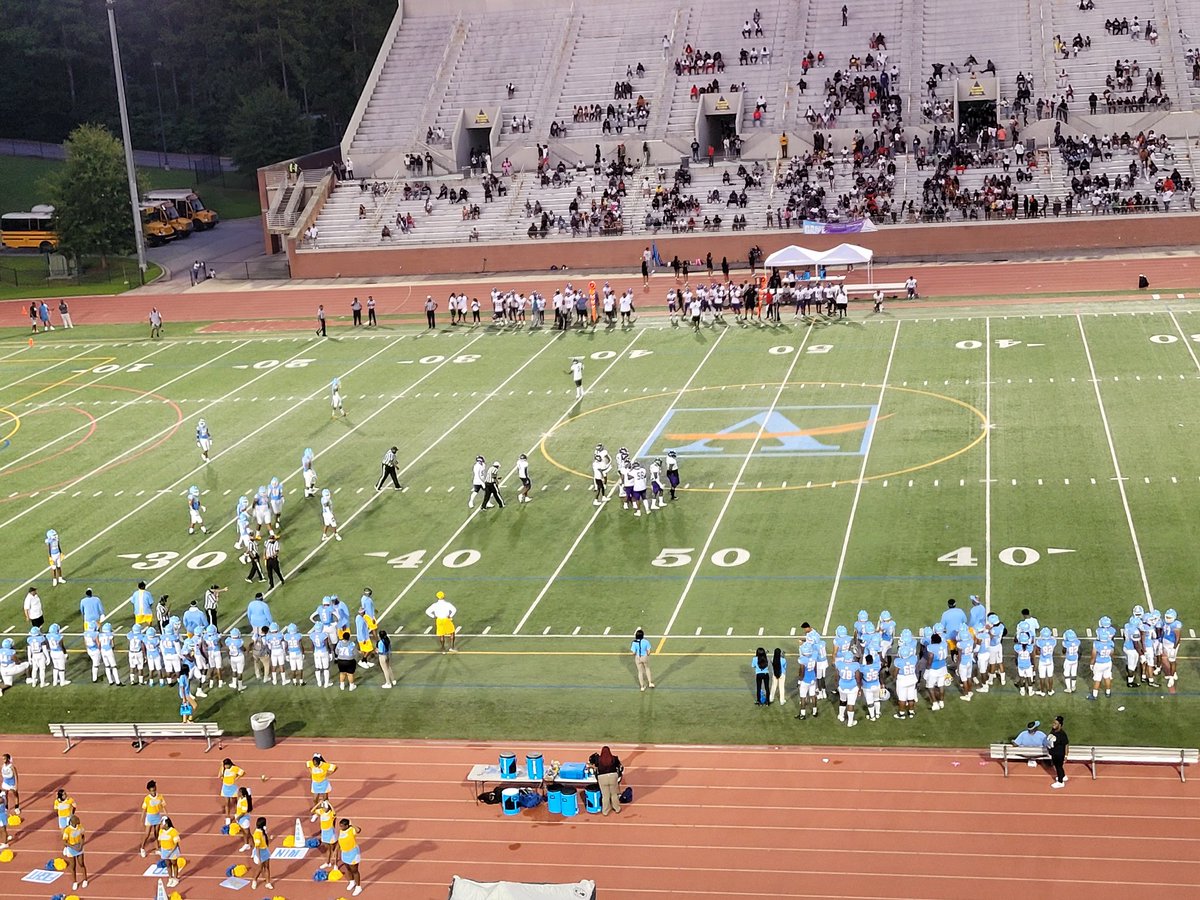 smithclass128's tweet photo. View from the Lakewood Stadium Skybox! Raider of the Week Announcements & Shout Outs Brought to you by #ThatSWLitSquad Mays Media Center! @drkalag @DrWilkinsBEMHS @APSMaysRaiders #readersarerecognizedleaders https://t.co/m2DJ2XURgw